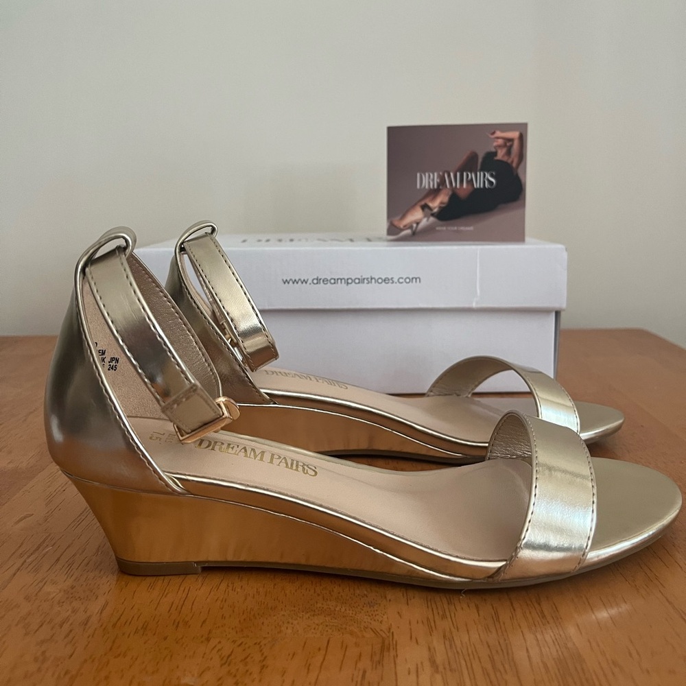 Brand New - Dream Pairs- Gold Low Wedge Heels (size 7.5) - Picture 2 of 13